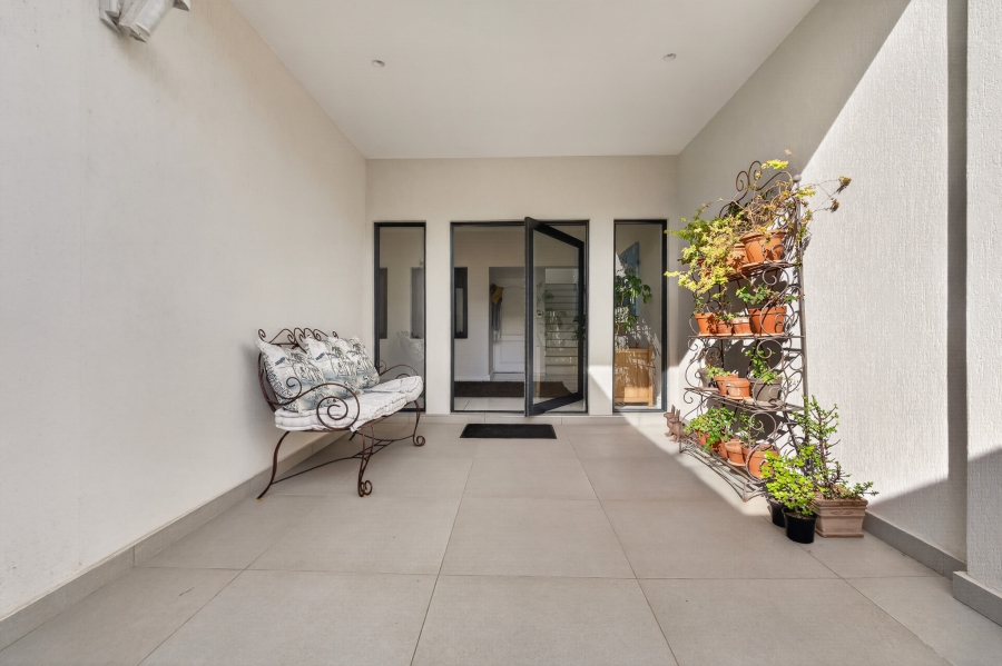 To Let 4 Bedroom Property for Rent in Camps Bay Western Cape